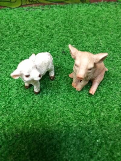 Miniature lamb and pig set