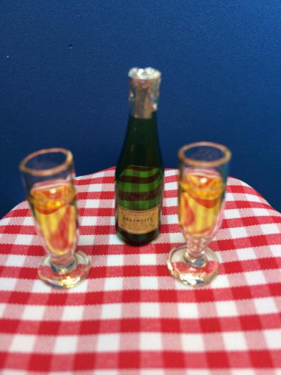 Champagne and glasses, perfect to toast the happy couple
